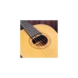 Chitarra classica 3/4 con top solido in abete e rosetta incisa