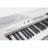 Stage piano con tastiera a 88 tasti hammer action, accompagnamenti automatici e finitura di colore bianco.